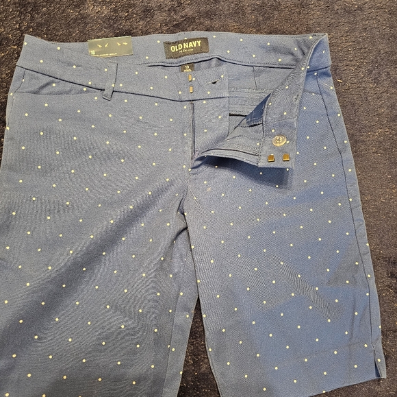 Old Navy Women's Shorts - Picture 2 of 6